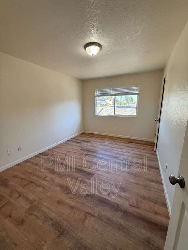 Denair Condo: 3557 Merced Ave C