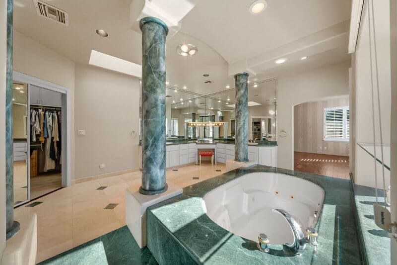 San Diego House: 18714 Bernardo Trails Dr