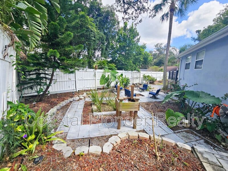 Tampa House: 7301 N 13th St