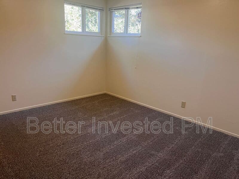 Santa Rosa House: 925 Beaver Ln