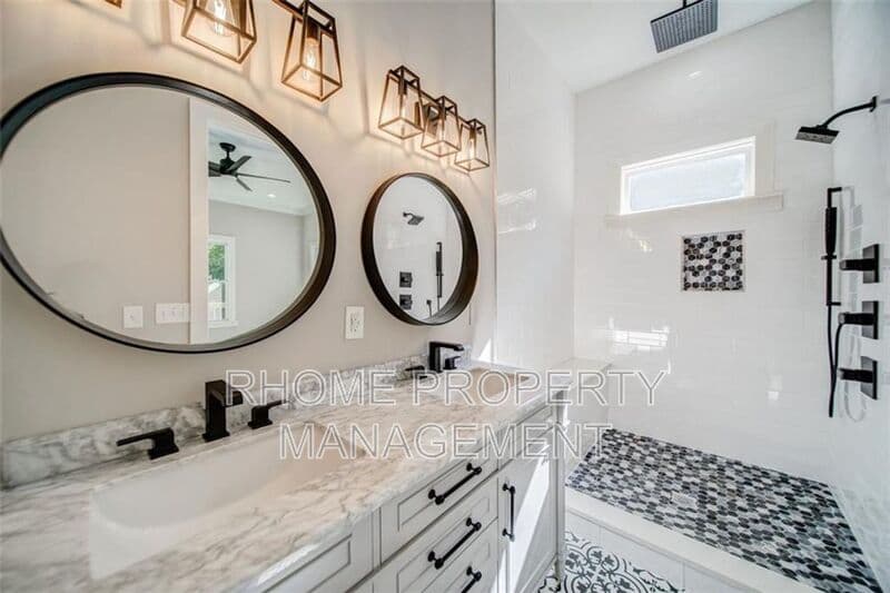 Atlanta House: 1058 White Oak Avenue
