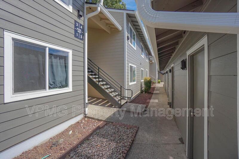 Vancouver Condo: 605 SE 121st Ave