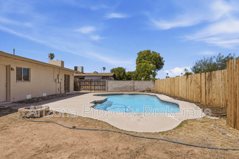 Mesa House: 2106 E Evergreen St