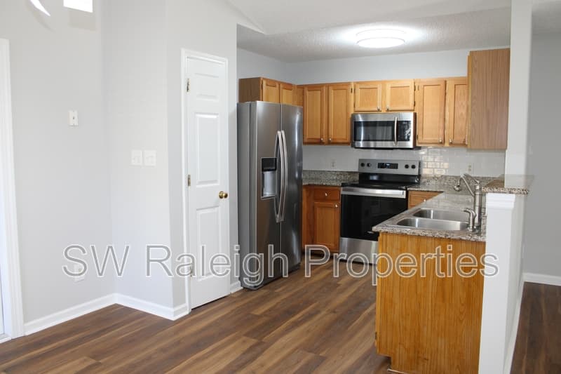 Apex House: 312 Evening Star Drive