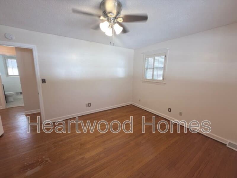 Columbia House: 1213 Deerwood Street