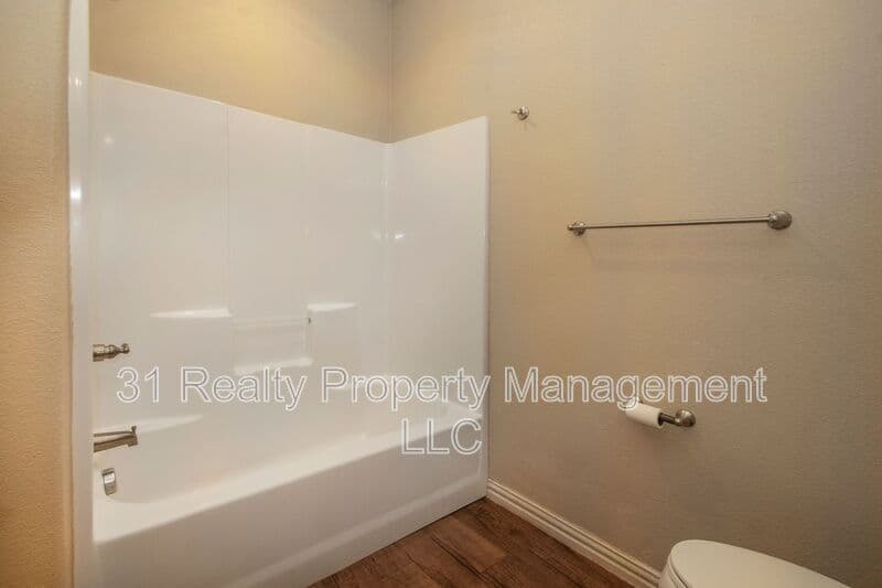 Denison House: 700 E Bullock St