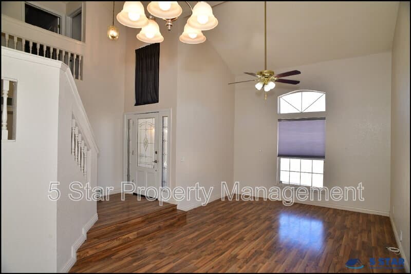 El Paso House: 12062 Ben Proctor Dr