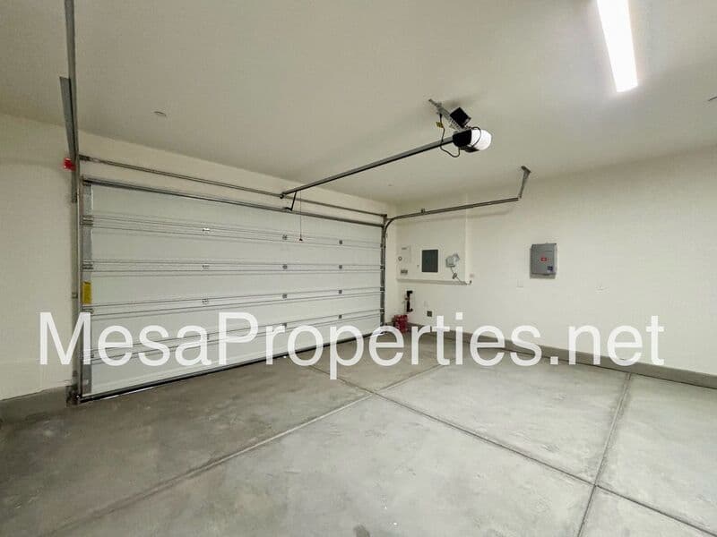 Victorville House: 10691 Sea Ace Place