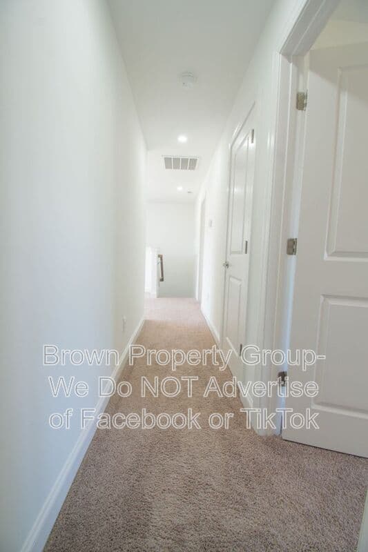 Raeford House: 157 Easy St