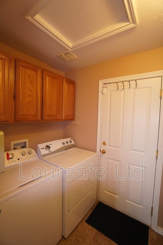 Aurora House: 3036 S Waco Ct