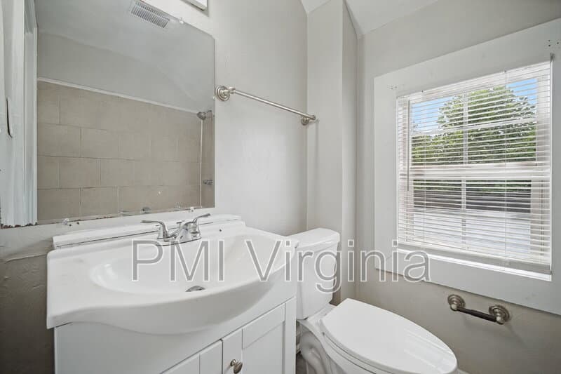 Portsmouth Condo: 16 Connor Pl