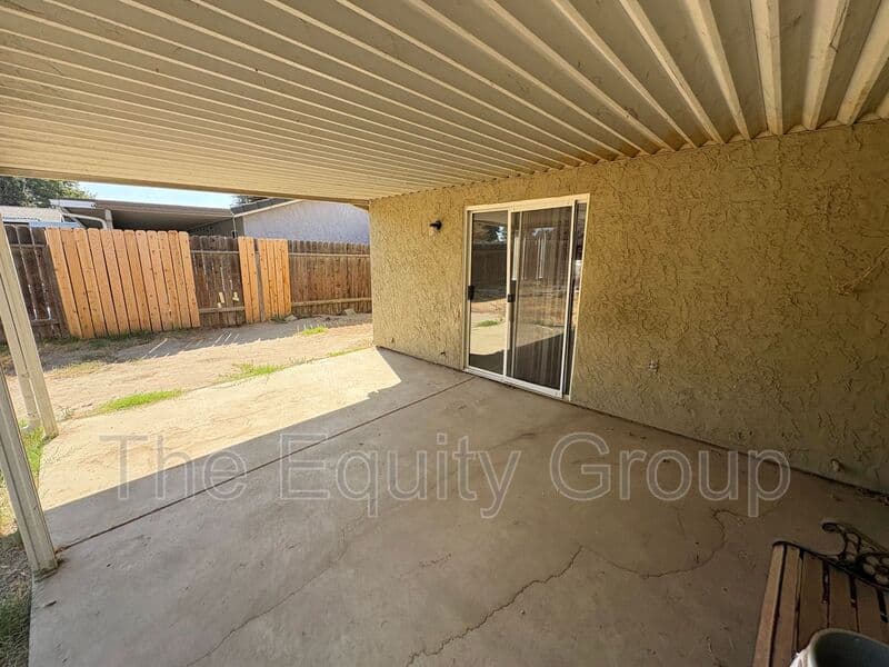 Visalia House: 2324 West Delta Ave