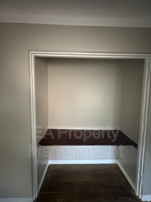 Albuquerque House: 414 Pine St SE
