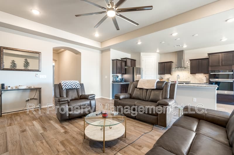 Los Lunas House: 3771 Santa Fe Trail