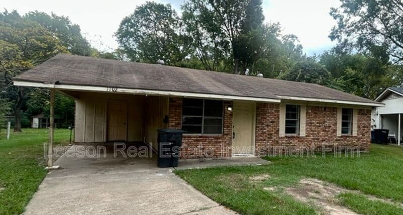 Shreveport House: 1102 Cloverdale Dr.