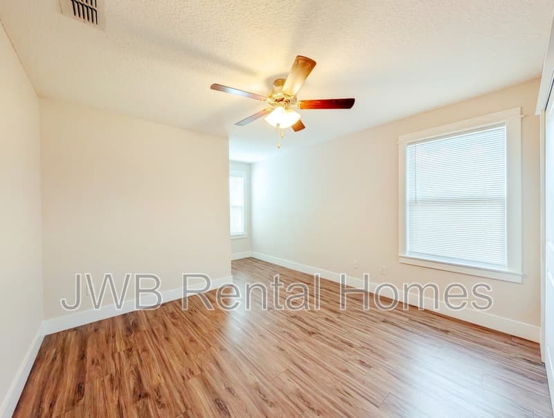 Jacksonville Beach Townhome: 892 4th Ave S