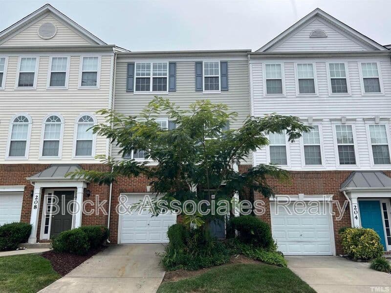 Morrisville House: 206 Great Ridge Court