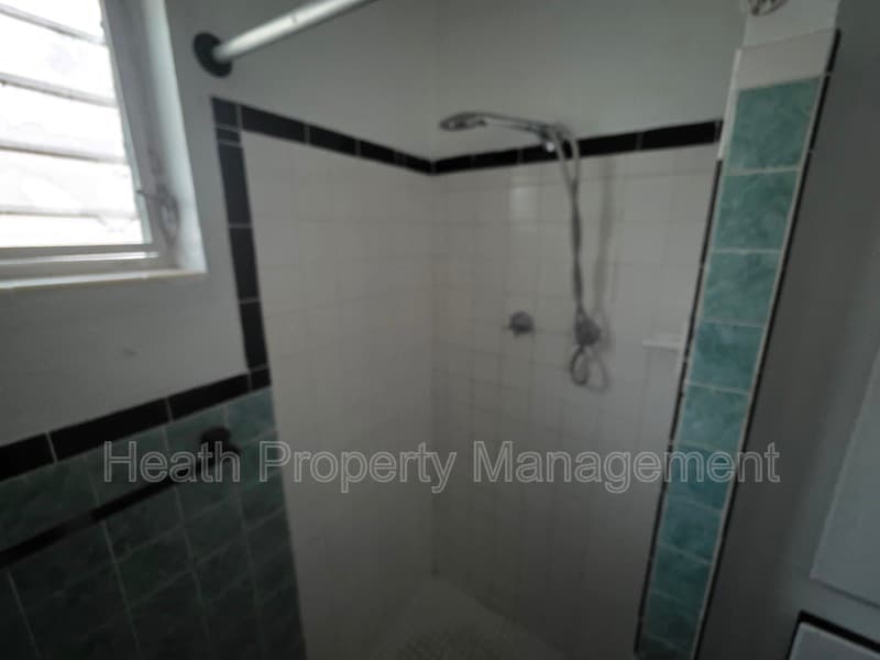Largo House: 504 6th Ave NW