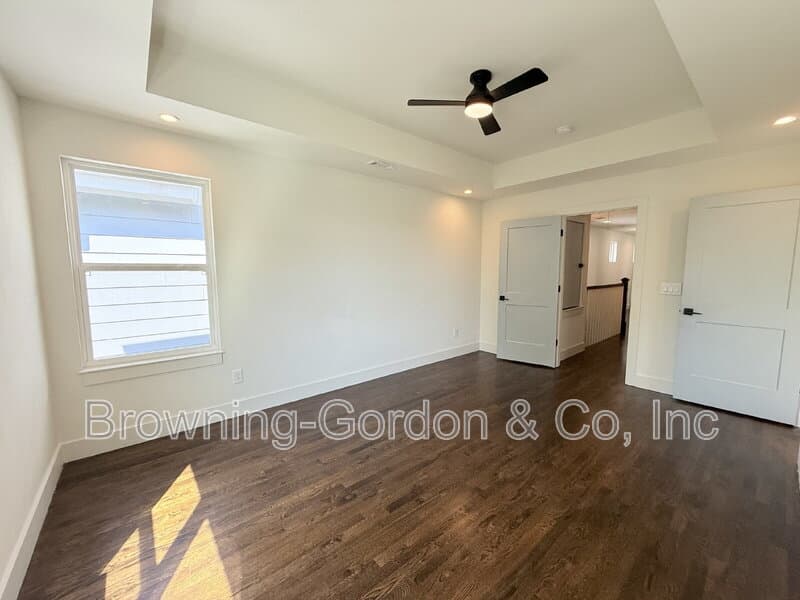 Nashville House: 2160B Whitney Avenue