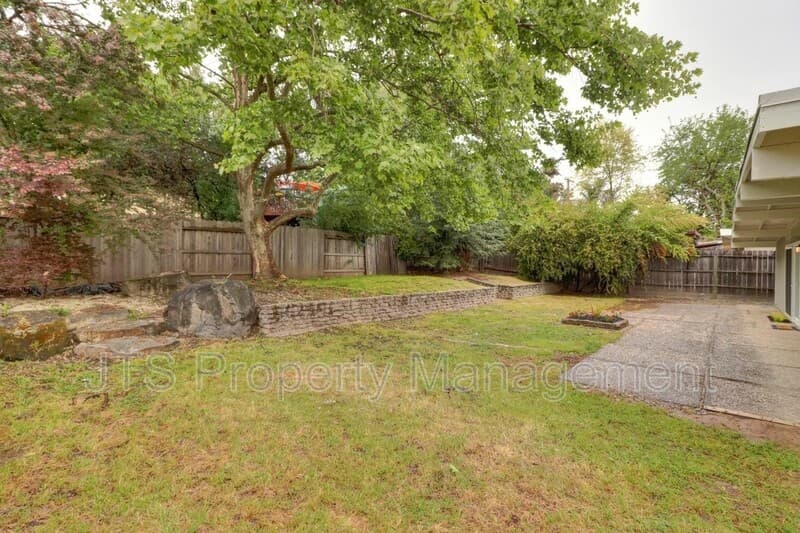 Citrus Heights House: 7676 Eastgate Avenue