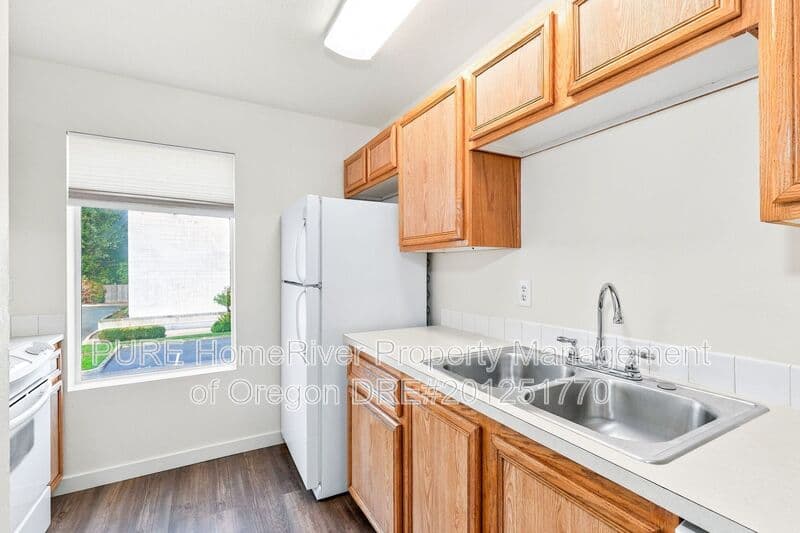 Portland House: 141 NE 147th Ave