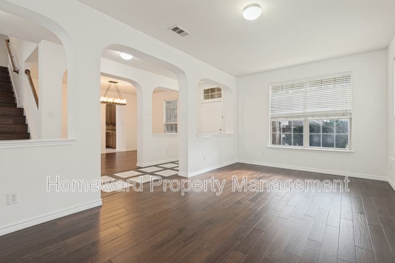 Euless House: 307 Moonlight Drive