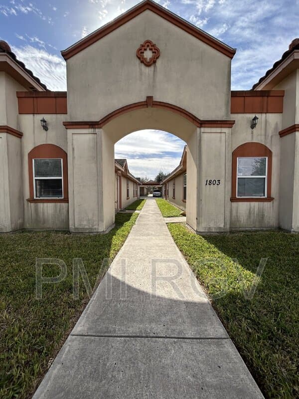 Pharr Condo: 1803 W Douglas St