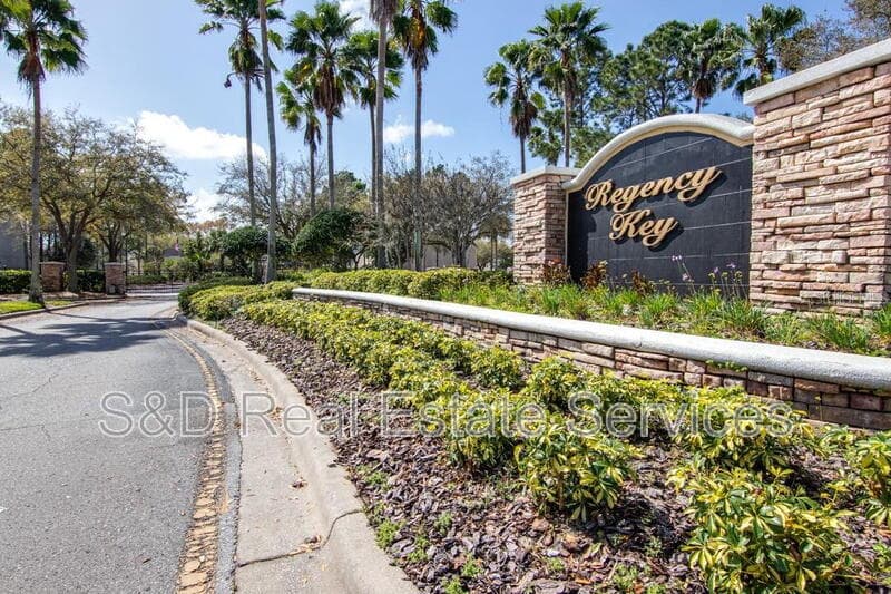 Brandon Townhome: 2308 Lake Woodberry Cir