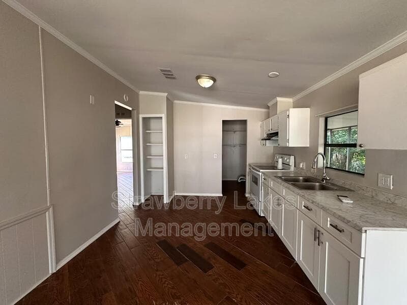 Zephyrhills House: 4710 Buckeye St