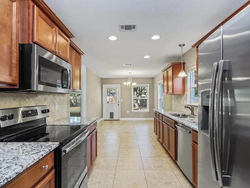 Crestview House: 407 East Field Avenue