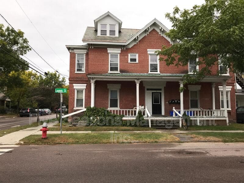 Burlington Condo: 4 Loomis St - 2