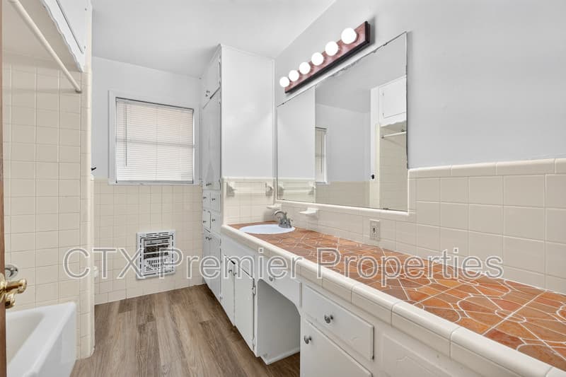 Temple House: 506 Arapaho Drive