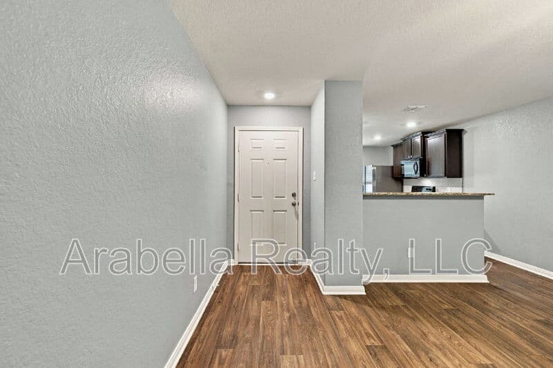 San Antonio House: 11641 Claudette St
