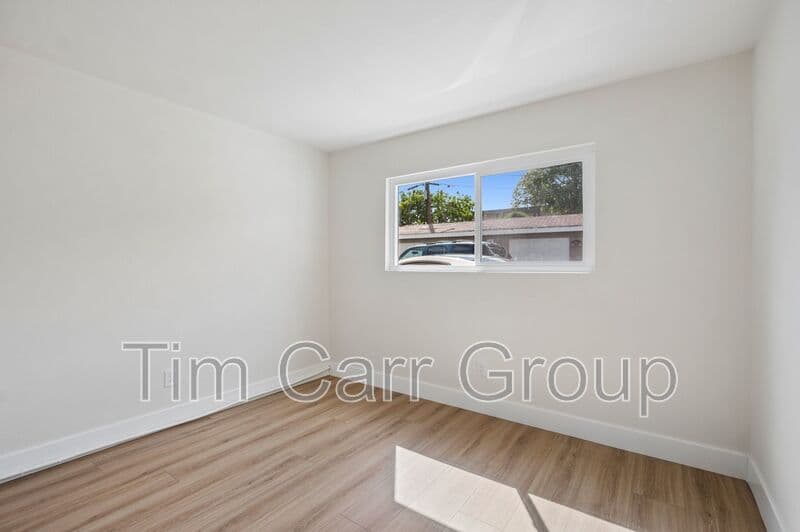 Costa Mesa Condo: 121 E Bay St