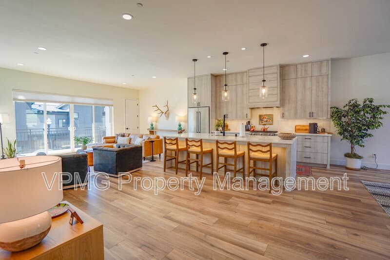 Camas Townhome: 4733 Southeast Ascension Drive
