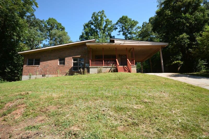Atlanta House: 1864 Flintwood Dr Se