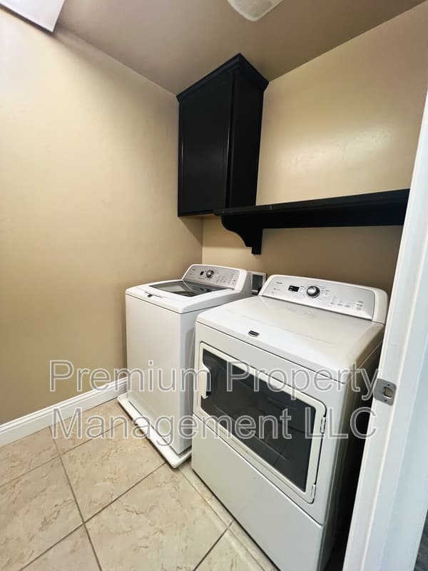Bakersfield House: 8316 Prentice Hall Drive