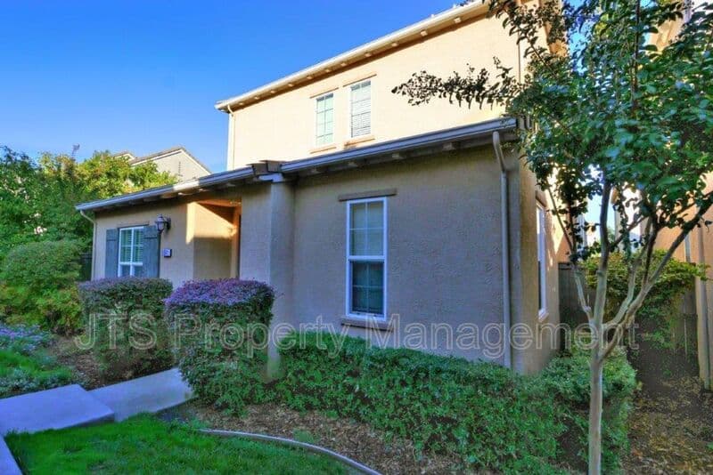 Orangevale House: 9041 Crescenda Lane
