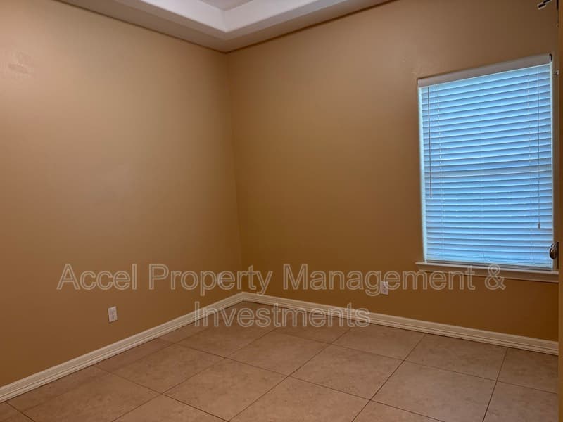 Alton Condo: 2600 E Garfield