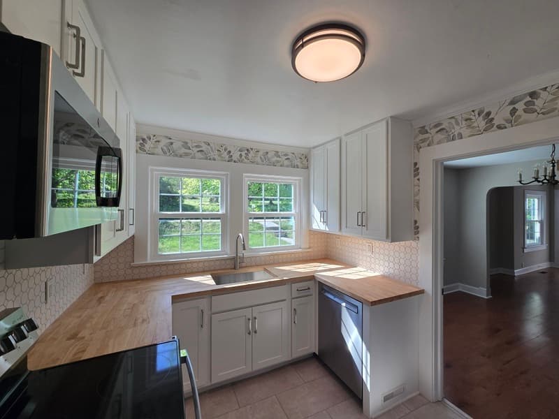Ooltewah House: 4094 University Drive