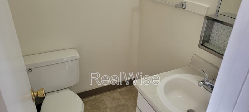 Grants Pass Townhome: 1112 SW 5th St