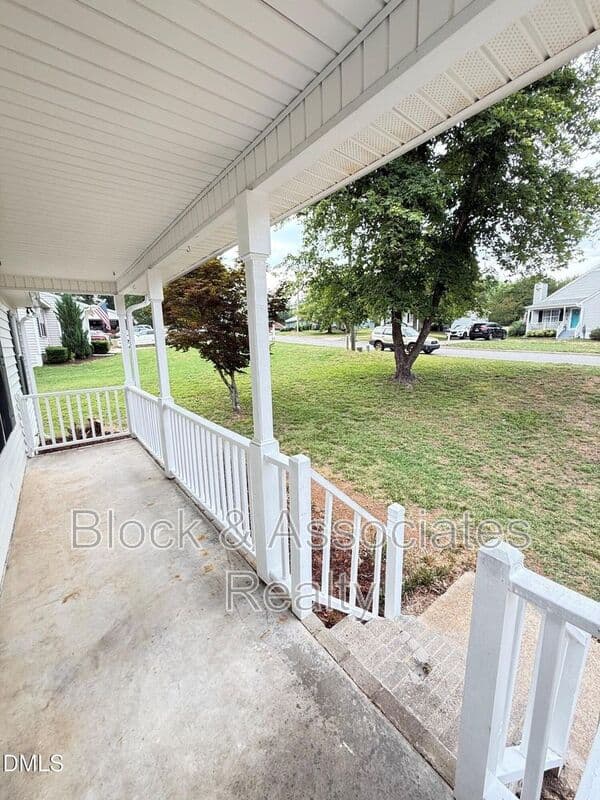 Wake Forest House: 610 E Jones Avenue