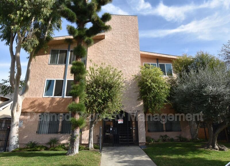 Los Angeles Condo: 1510 S. St Andrews Place