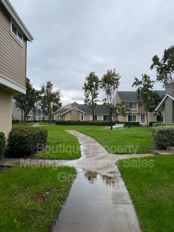Irvine House: 44 Timber Run