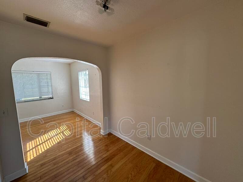 Clearwater House: 18 N Meteor Ave