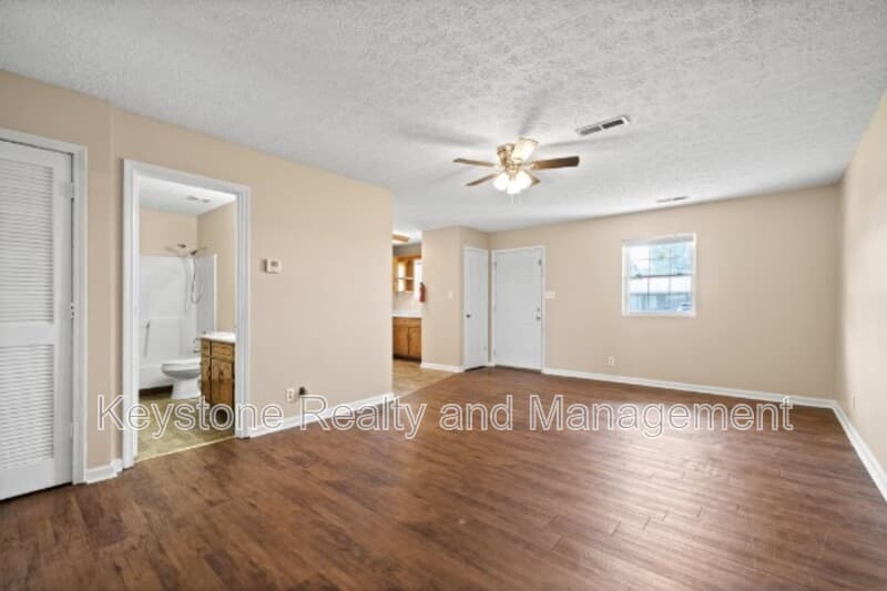 Oak Grove Apartment: 280 Thompsonville Lane