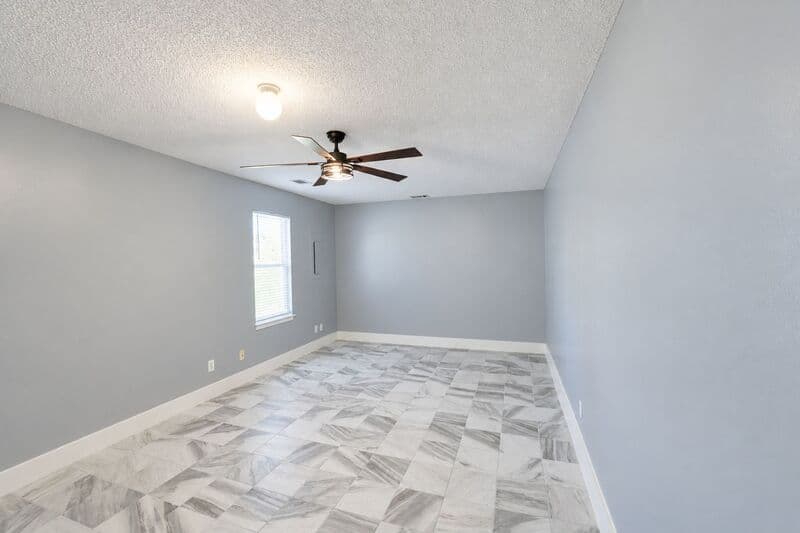 Rincon House: 105 E 9th St