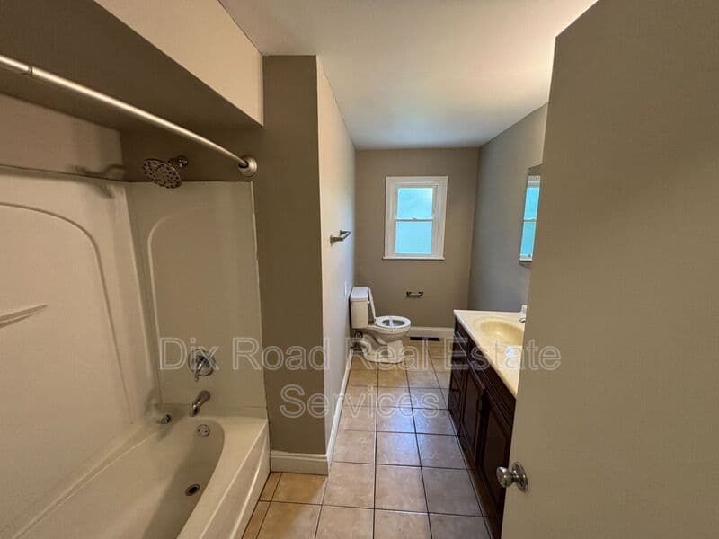 Fairfield House: 1750 North Staunton Drive