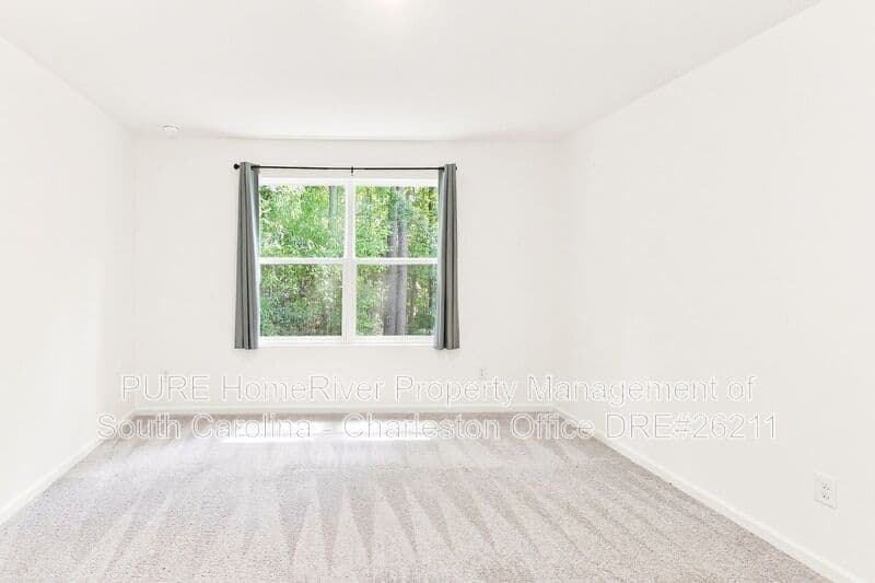 Summerville House: 1305 Scarlett Maple St