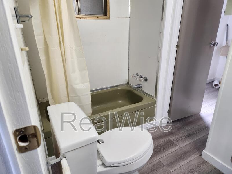 Sutherlin House: 2515 Nonpareil Rd